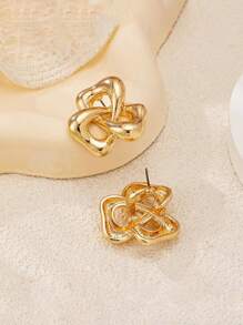 1 Pair European & American Unique Small Batch Versatile Chic Hollow Geometric Clover Circle Metal Design Women Stud Earrings