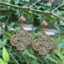 1 par de brincos femininos estilo Lucky Flower Hollow Drop, adequados para uso diário, primavera/verão