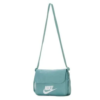 Nike 女款迷你双肩包，2026 春季新款休闲简约基本款翻盖单肩包，轻便小巧单肩包 CW9300-016