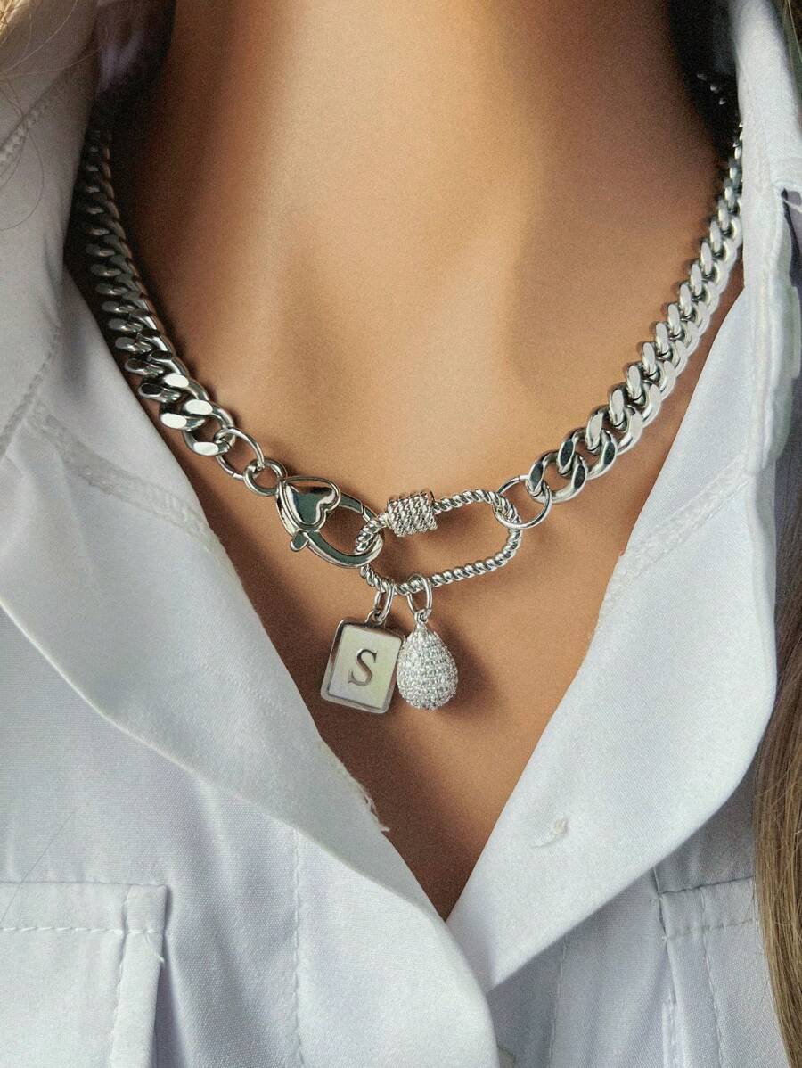 1Pc Chunky Full Diamond Mountaineering Buckle With A Full Diamond Water Drop Pendant And A Letter Pendant For Women. The Initial Letter Necklace Is Retro And High-End, Suitable For Women To Wear At High-End Parties.