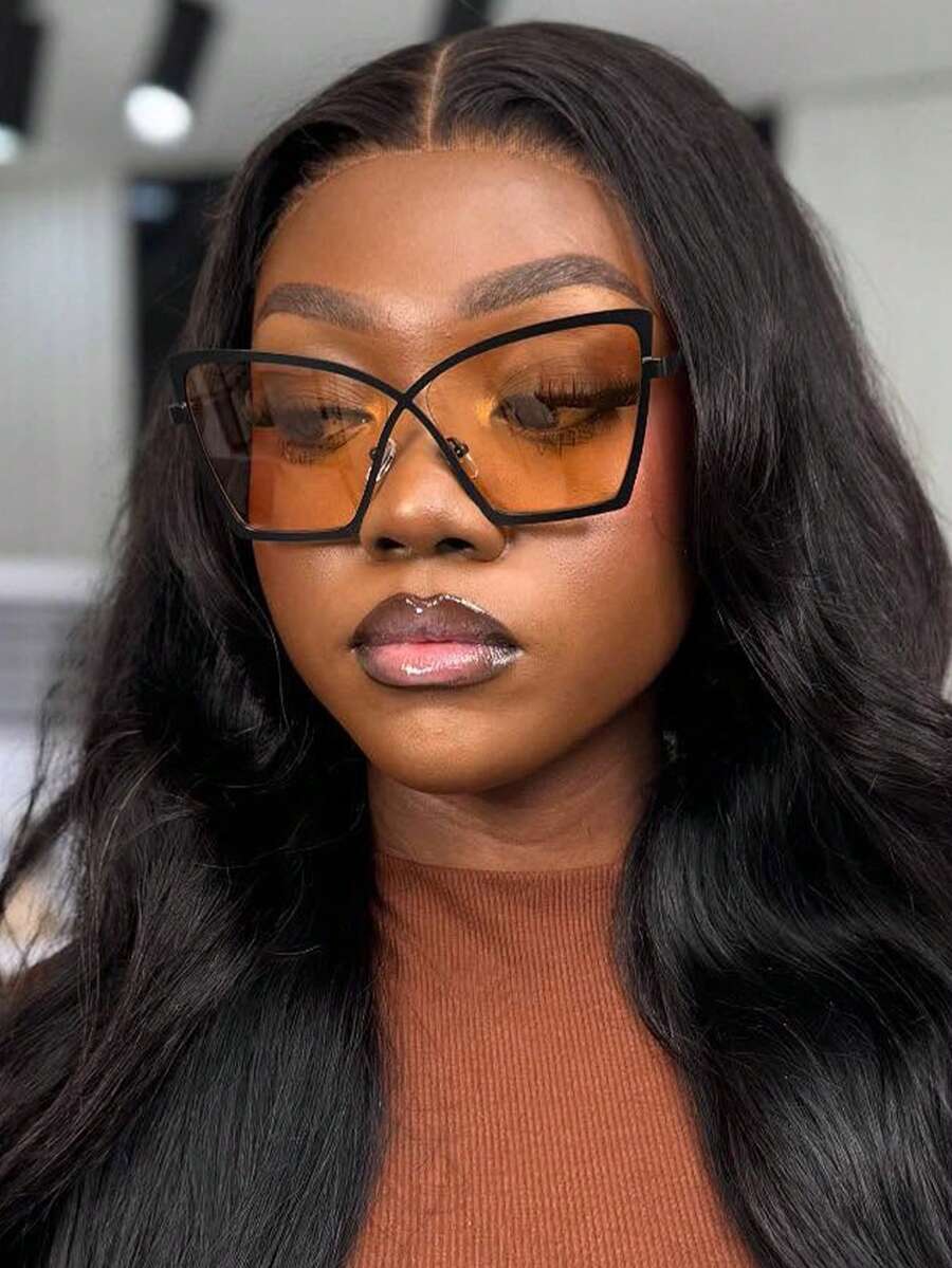 一副大框猫眼金属时尚眼镜，复古个性百搭透明眼镜，适合女性，适合日常佩戴、休闲装扮、街头摄影、度假旅行、夏季海滩配饰