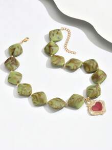 1 pieza Elegante y de moda Personalizado Corazón dorado, Collar de colgante de corazón de resina 3D naranja y rojo con patrón asimétrico Cadena dorada, Múltiples estilos disponibles, Apropiado para uso diario, vacaciones, fiestas con atuendos sexys. Por favor, entienda que habrá una compuerta de inyección de moldeo en la parte inferior de cada colgante de resina.