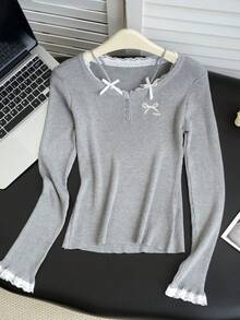 女款圆领蕾丝拼布针织毛衣，修身长袖T恤。适合圣诞节和新年，浅灰色可作为外套或内搭。