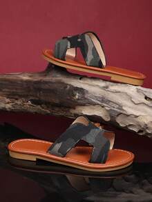 1 双幼儿/儿童时尚迷彩面料圆头一脚蹬柔软沙滩拖鞋，简约设计，可爱校园风格，适合男孩和女孩，日常休闲，旅行，室内，夏季新品