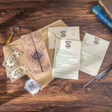 Warner Bros Juego de 5 piezas de Harry Potter: Incluye el Mapa del Merodeador (Mapa del tesoro de la Academia de Magia), la Carta de Aceptación de Hogwarts, el boleto de ida y vuelta a Hogwarts y una tarjeta coleccionable. Perfecto para regalar en fiestas o para la colección