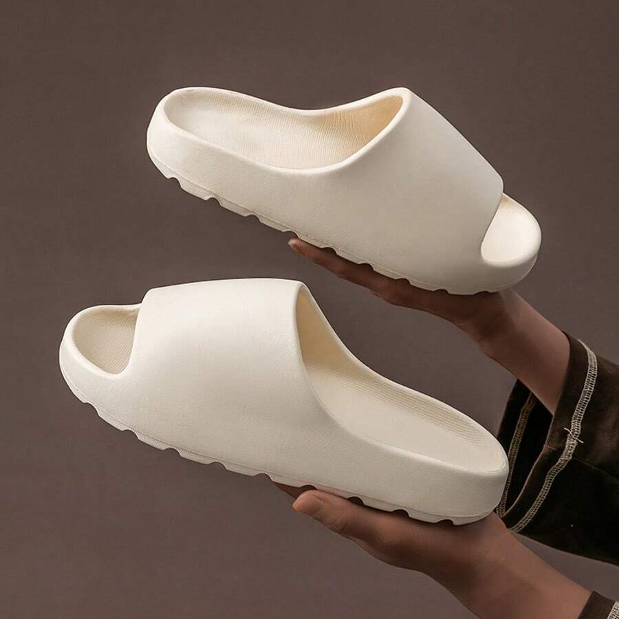 2025 Nuevas pantuflas cómodas para hombres, antideslizantes y resistentes a los olores, suela suave, adecuadas para uso en interiores y exteriores