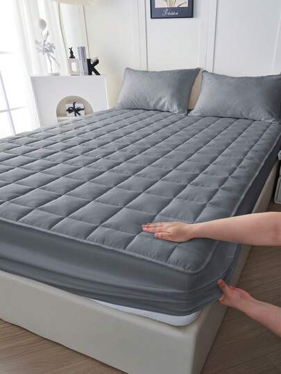 1pc Water Resistant Quilted And Thickened Fitted Sheet, Bedding, Bed Sheet, Mattress Cover, Soft And Comfortable Bedding For Bedroom, Skin-Friendly Mattress Proctector, For Queen King Twin All Size, Soft Cover For Mattress Protector And Mattress Topper, Dustproof, Perfect Holiday Gift, Machine Washable