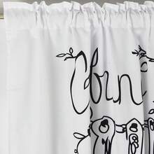 厨房窗帘黑白格纹 WAVE 胶带 145x160cm KUKINA 短款装饰厨房窗帘 装饰窗帘 - 厨房的现代点缀 KUKINA 装饰窗帘饰有厨房图案，是想要将功能性与现代风格相结合的完美解决方案。KUKINA 窗帘采用轻质弹力巴拿马材料制成，非常适合厨房，不仅可以起到装饰作用，还可以防止阳光过度直射。实用性与时尚性兼具 - 适合任何厨房得益于其通用的配色方案和简洁而有效的设计，KUKINA 窗帘适合从现代到古典布置的厨房和餐厅。尺寸为 145x160 厘米的窗帘采用 WAVE 胶带缝制，可以形成深褶。其功能性和易于维护的特点使其成为需要实用而美观解决方案的空间的绝佳选择。