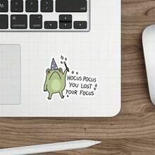 Nhãn dán "Bạn Mất Tập Trung" 3 inch. Hoàn hảo để thêm nét độc đáo cho không gian làm việc, trên sổ kế hoạch hoặc trong các buổi học! Sử dụng trong lớp học, tại nhà hoặc khi làm dự án. Lý tưởng cho học sinh, người đi làm và bất kỳ ai yêu thích thiết kế vui nhộn. Thể loại: Nhãn dán hài hước, Nghệ thuật truyền cảm hứng, Thiết kế phong cách sống, Trích dẫn vui nhộn. Nhãn dán này thêm nét vui nhộn cho đồ vật của bạn, đồng thời nhắc nhở bạn luôn đi đúng hướng. - 3inch/7,62cm - Xem 2