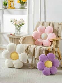 花朵形状装饰抱枕，六瓣花卉图案，柔软舒适的靠垫，适合春夏季节的家居装饰和旅行