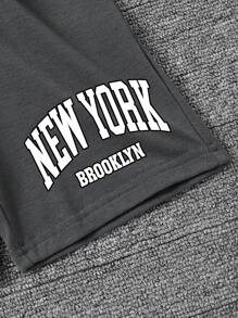 小男孩字母印花短袖T恤和短裤