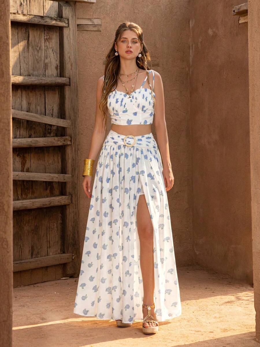 Faeriesty Conjunto de 2 piezas BohoBloom: Blusa corta con volantes + Falda midi de línea A con abertura alta, adecuado para vacaciones en la playa, festivales de música de verano, excursiones al aire libre, citas de picnic, escapadas de fin de semana - Azul y blanco - Ver 1