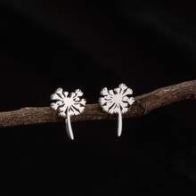 1 Pair Of Retro Classic Dandelion Stainless Steel Ear Studs, An Elegant Flower Jewelry Gift, Suitable For Daily Wear Or As A Present
