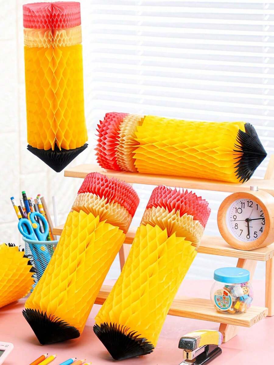 6件蜂窝苹果铅笔中心装饰，适用于返校、派对和教室天花板装饰。无需电力，轻巧无羽毛