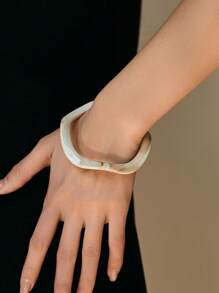 1pc Elegant Wavy Resin Wide Bangle Bracelet, Versatile Beach Vacation Style