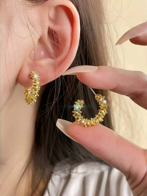 1 par de pendientes elegantes y sencillos de moda, asimétricos, con diseño geométrico exagerado en forma de C. Pendientes de alta gama adecuados para que las señoras los luzcan en fiestas, uso diario y como regalo