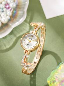 SOKI Relógios femininos pequenos, elegantes e modernos, vintage, de quartzo, com mostrador redondo simples, pulseira de liga em formato de borboleta criativa, pulseira de strass com padrão de borboleta, adequado para uso diário e presentes de Natal (sem caixa)
