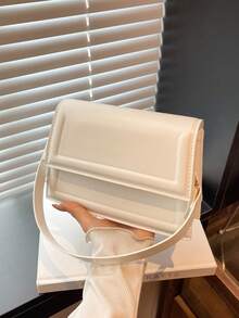 时尚休闲简约的方形翻盖单肩包，适合逛街、钱包、购物、年轻女性、大学生、新人、白领人士使用。非常适合办公室、大学、工作、商务、通勤、户外、旅行和郊游。