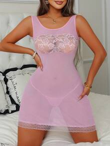 Une nuisette sexy en dentelle dos nu, sous-vêtements transparents, avec des strings, convenant pour le sommeil et les rendez-vous romantiques