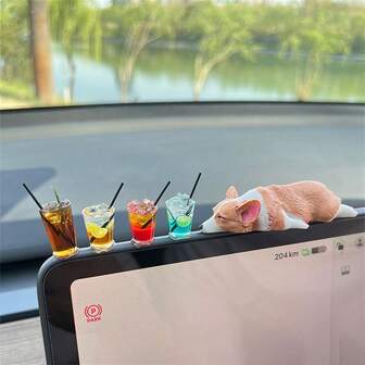 Corgi-formad iste-dryck kreativa bildekorationstillbehör, söt tecknad skrivbords-/instrumentpanelprydnad, present