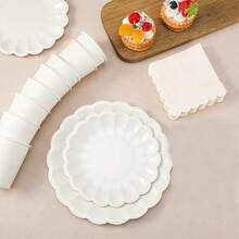 10 st/20 st/40 st/50 st, beige vågiga papperstallrikar, koppar och servetter, solfjäderformad papperstallrik 9 tum 7 tum snäckskalkant engångsmatbricka pappersmugg pappershandduk födelsedag bröllopsfest dekoration () mors dag present bröllop födelsedagsfesttillbehör daglig picknick campingbricka - Beige - Visa 3