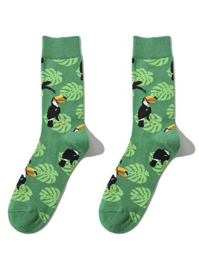一双趣味卡通鸟图案男士袜子，适合日常休闲穿着，是送给动物爱好者的完美礼物，也是派对和社交活动的理想之选，男女皆宜的秋冬袜子