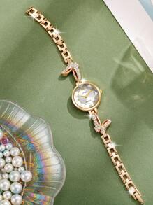 SOKI Relógios femininos pequenos, elegantes e modernos, vintage, de quartzo, com mostrador redondo simples, pulseira de liga em formato de borboleta criativa, pulseira de strass com padrão de borboleta, adequado para uso diário e presentes de Natal (sem caixa)