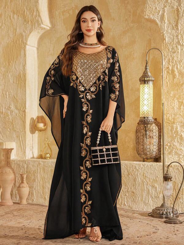 Abito lasco in tessuto a maglia con diamanti, impreziosito da ricami e perline