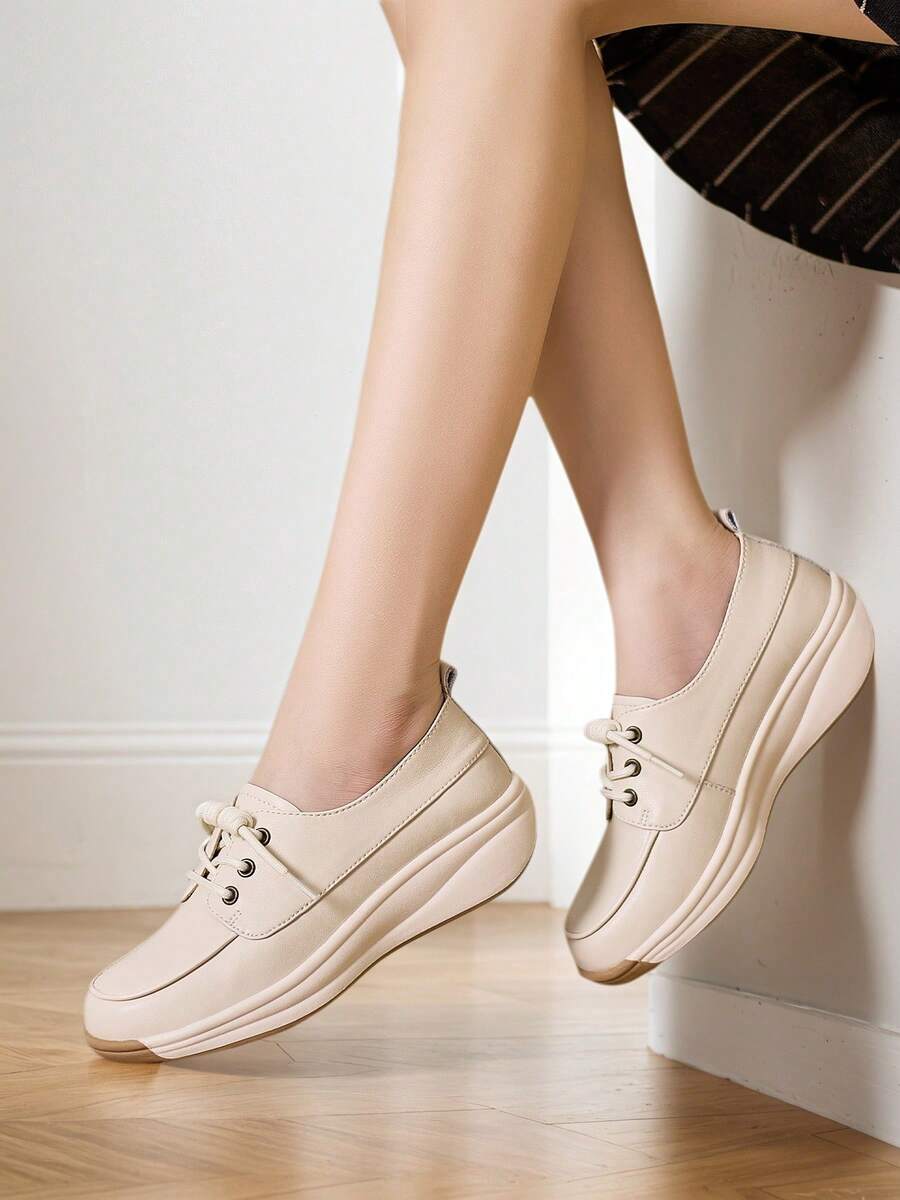 Sepatu Sneakers Kasual Sol Tebal Baru untuk Wanita, Model Low Top Bertali, Ringan, Nyaman, Serbaguna, Anti Selip, Tahan Lama, Musim Semi dan Gugur