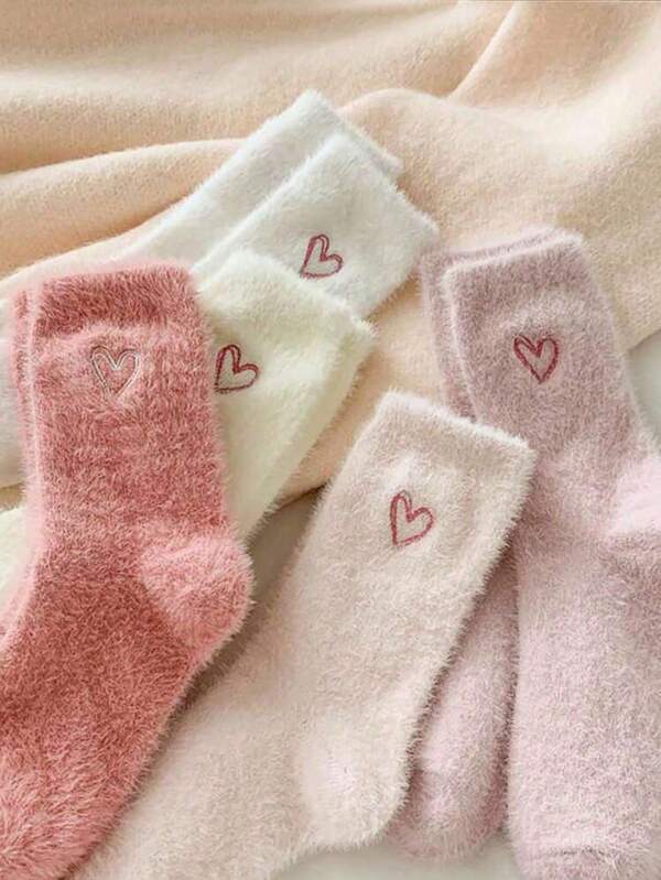 Women's Plush Heart Graphic Round Neck Socks, Heart Shaped Warm Socks, Extra Thick Soft & Comfortable, Suitable For Autumn/Winter,Ideal For Valentine's Day & Christmas