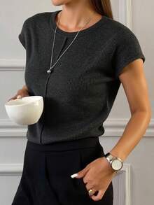 Livesso T-shirt casual à manches courtes pour femmes, couleur unie avec des appliqués, décontracté et professionnel pour l'été