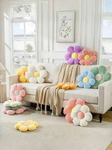 花朵形状装饰抱枕，六瓣花卉图案，柔软舒适的靠垫，适合春夏季节的家居装饰和旅行