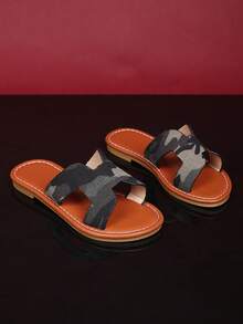 1 双幼儿/儿童时尚迷彩面料圆头一脚蹬柔软沙滩拖鞋，简约设计，可爱校园风格，适合男孩和女孩，日常休闲，旅行，室内，夏季新品