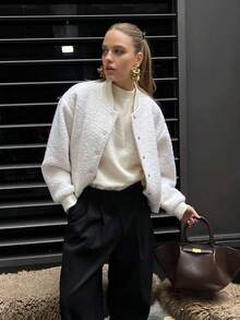 女式白色休闲宽松夹克，带前纽扣和口袋，长袖街头风格秋冬外套