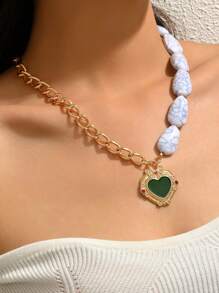 1 pieza Elegante colgante de collar de corazón 3D de resina naranja y roja con cadena dorada, patrón asimétrico, múltiples estilos disponibles, collar de calidad para mujer, adecuado para uso diario, vacaciones, fiestas y combinar con atuendos sexys. Tenga en cuenta que cada colgante de resina tiene una compuerta de inyección moldeada en la parte inferior.