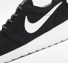 Nike 女款 Roshe One 舒適百搭透氣耐磨 低筒 休閒跑步鞋 - 黑色 - 查看 6