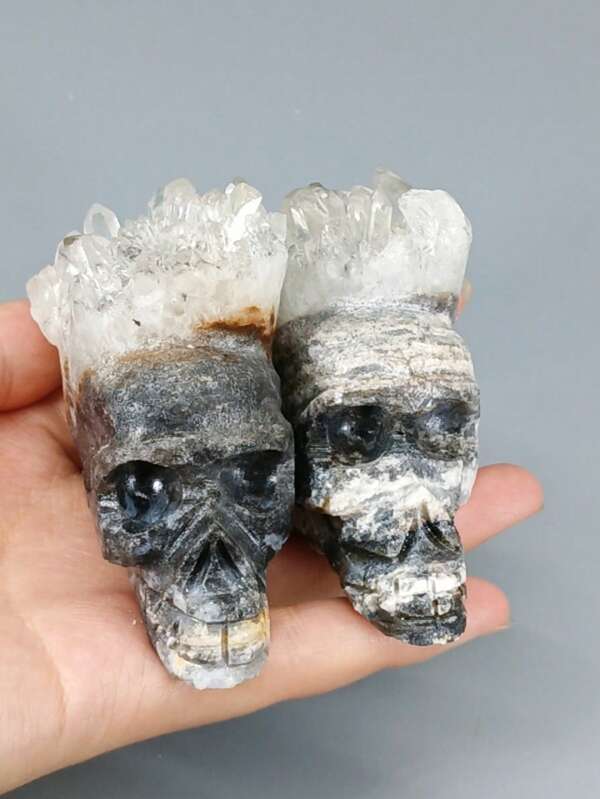 1pc Natural Crystal Skull Carving Ornament, Polished And Carved From Raw Stone, Crystal Craft Decorative Ornament, Home Decor Ornament And A Unique Holiday Gift.
