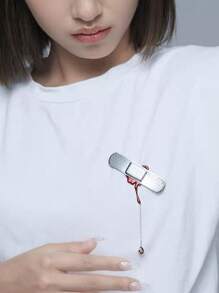 Creative Simulated Bandage Metal Tassel Brooch, Unisex Fashionable Hiphop Street Style Pins Apparel Accessory
