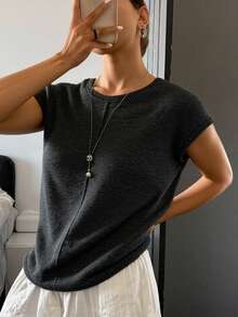 Livesso T-shirt casual à manches courtes pour femmes, couleur unie avec des appliqués, décontracté et professionnel pour l'été