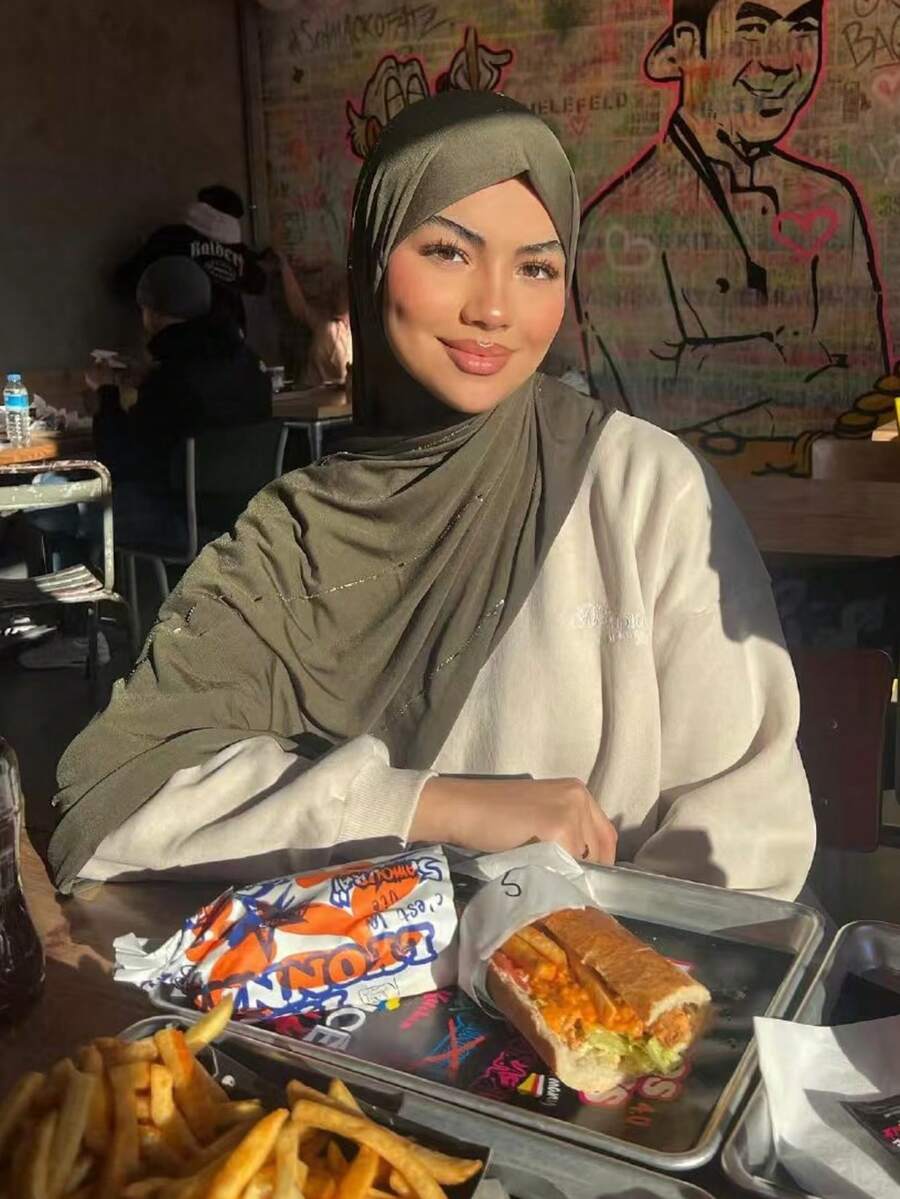 1件装女士纯色水钻针织头巾，柔软头巾，阿拉伯休闲长围巾，保守素色头巾，适合日常穿着。 - 橄欖綠 - 查看 1