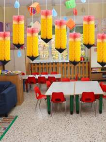 6件蜂窝苹果铅笔中心装饰，适用于返校、派对和教室天花板装饰。无需电力，轻巧无羽毛