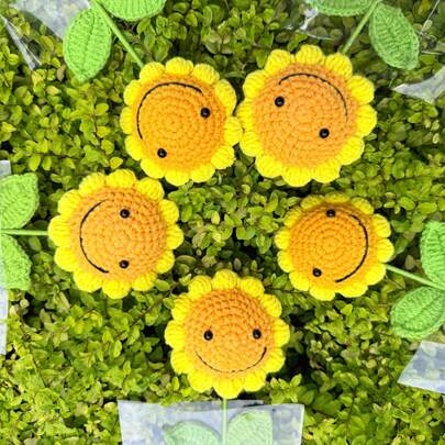 1件和5件手工钩针向日葵，永恒人造编织向日葵，针织逼真向日葵，永生花，生日、婚礼、毕业典礼、父亲节、母亲节、教师节的最佳礼物。适用于餐厅、客厅、卧室等家居装饰，也是节日礼物和派对装饰的理想之选。可选手提袋礼品包装。