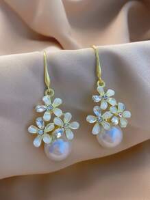 1 paire de boucles d'oreilles élégantes aux fleurs géométriques, incrusté de verre artificiel et de faux perles. Design de style français de luxe, convenant aux femmes pour des tenues formelles, des fêtes, les vacances et la rentrée scolaire