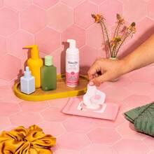 女性湿巾 - 日常 pH 值平衡、香氛、无硫酸盐配方，适用于私密部位、身体或面部 - 卫生用品 - 敏感肌适用 30 片装 - 金縷梅 - 查看 5