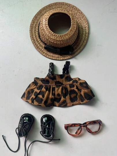 用于拉布布娃娃服饰配件，豹纹肩带连体衣，钥匙扣装饰（不含娃娃）（因生产批次不同，太阳帽分织布和无纺布款式多种颜色随机印制（织布款式略小，无纺布款式略大），并非全部拍下）。鞋子款式也是随机发送的，并非全部拍下随机