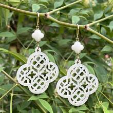 1 par de brincos femininos estilo Lucky Flower Hollow Drop, adequados para uso diário, primavera/verão