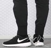 Nike 女款 Roshe One 舒適百搭透氣耐磨 低筒 休閒跑步鞋 - 黑色 - 查看 10