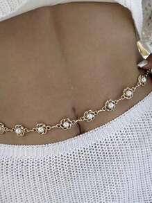1 pieza Elegante y versátil cadena de cintura con flores de perlas falsas, diseño hueco retro, adecuado para todas las ocasiones, vacaciones en la playa, fiestas y uso diario, regalo perfecto (cantidad aleatoria de perlas falsas)