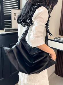 小众设计褶皱单肩包、皮革防水斜挎包、不对称背包