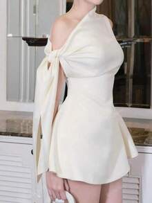 Vestido corto y minimalista de mujer en color liso, con tirantes de lazo y sin mangas, de color claro - Beis - Ver 2